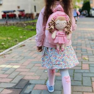 rucsac cu papusa detasabila fetita cu codite