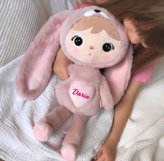Papusa personalizata Iepuras Pufos Roz