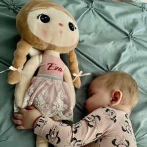 Papusa personalizata Ingeras roz cu codite