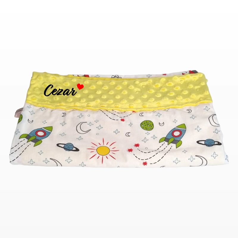 Paturica personalizata – Spatiu cosmic și Minky Galben
