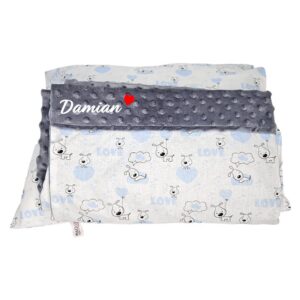 Set personalizat Paturica cu doua fete si Perna – Catelul iubitor și Minky Gri